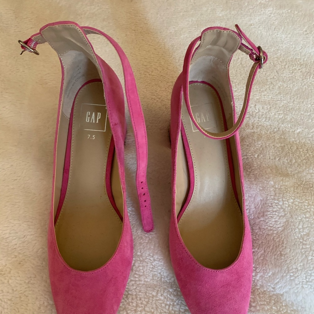 Your next fav shoe! With the new trend flares! - Picture 2 of 5